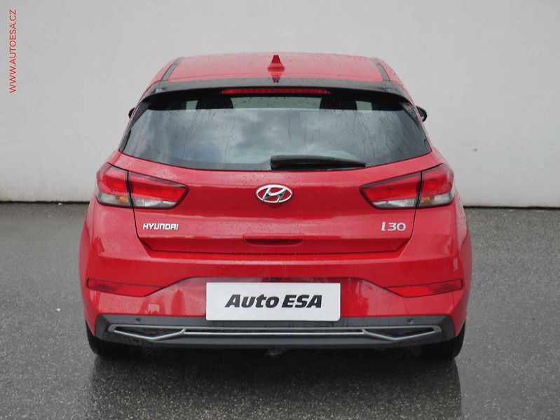 Hyundai i30 (2022) 1.5DPi, 1.maj,ČR, servis - fotka 5 z 16
