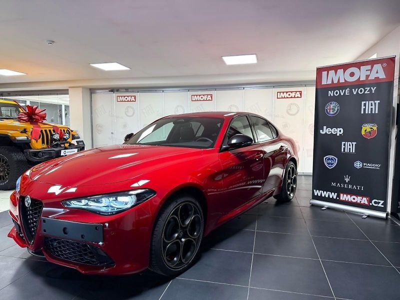 Alfa Romeo Giulia (2026) 2.0T 280k AT8 ZF Q4 4x4 Intens - fotka 3 z 23