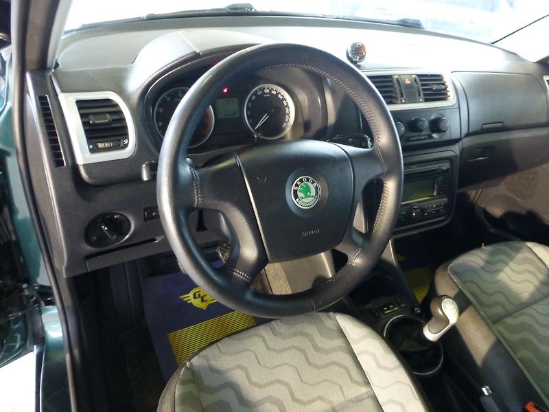 Škoda Roomster (2010) 1,4i**KLIMATIZACE***TAŽNÉ - fotka 9 z 18