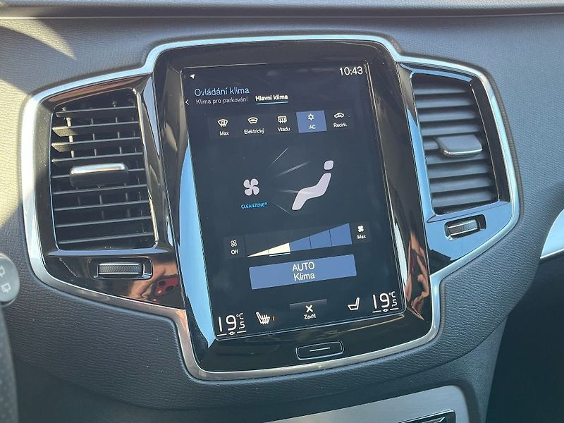 Volvo XC90 Momentum D5 AWD 173kW - fotka 17 z 32