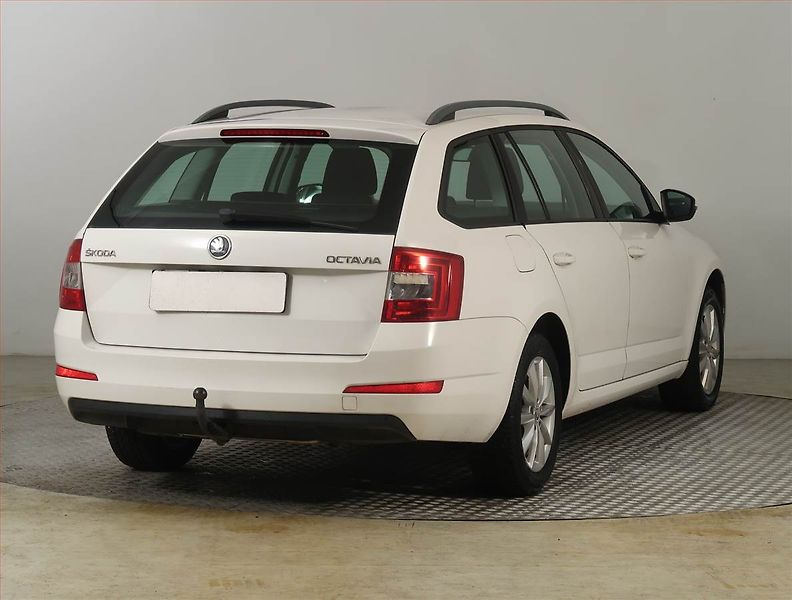 Škoda Octavia (2014) Ambition 1.6 TDI, Tempomat - fotka 5 z 18