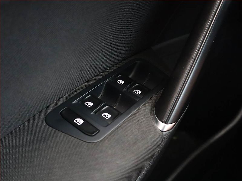 Volkswagen Golf (2018) 1.0 TSI, Tempomat - fotka 17 z 17