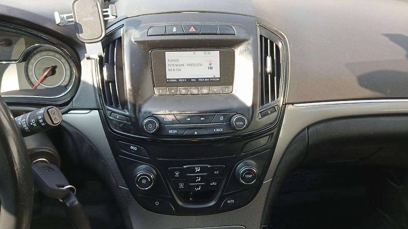 Opel Insignia ST 1.6CDTi MT6 - fotka 19 z 29