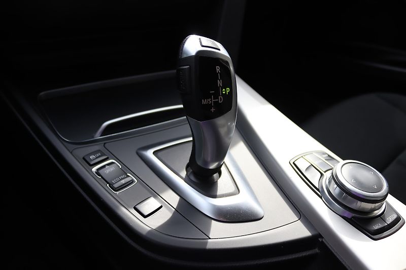 BMW Řada 3 318D TOURING F31 110kW - fotka 34 z 50