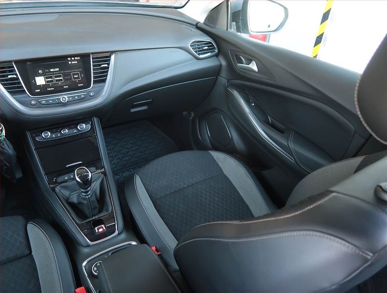 Opel Grandland X (2019) 1.5 CDTI, Serv.kniha, Kůže - fotka 8 z 17