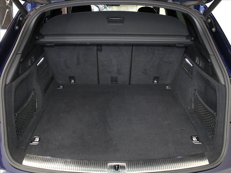 Audi Q5 2,0 eTFSi 270kW S-Line Vzduch - fotka 23 z 27