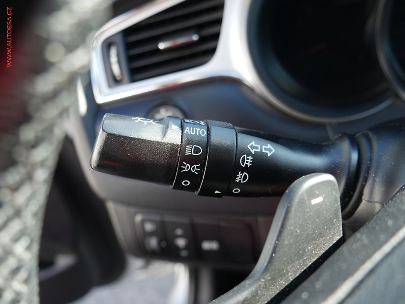 Kia Ceed (2017) 1.6 CRDi, ČR, AC, výhřev sed - fotka 18 z 22
