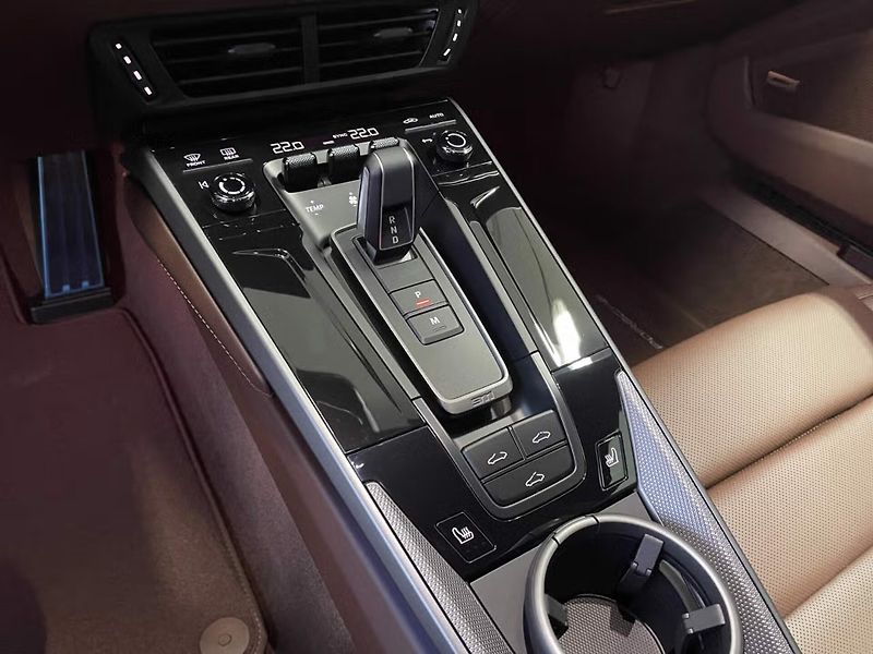 Porsche 911 (2026) Carrera 4S Lift InnoDrive BOSE - fotka 16 z 21