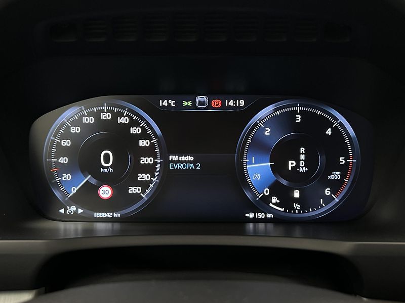 Volvo XC90 B5 AWD MOMENTUM AUT CZ - fotka 21 z 37