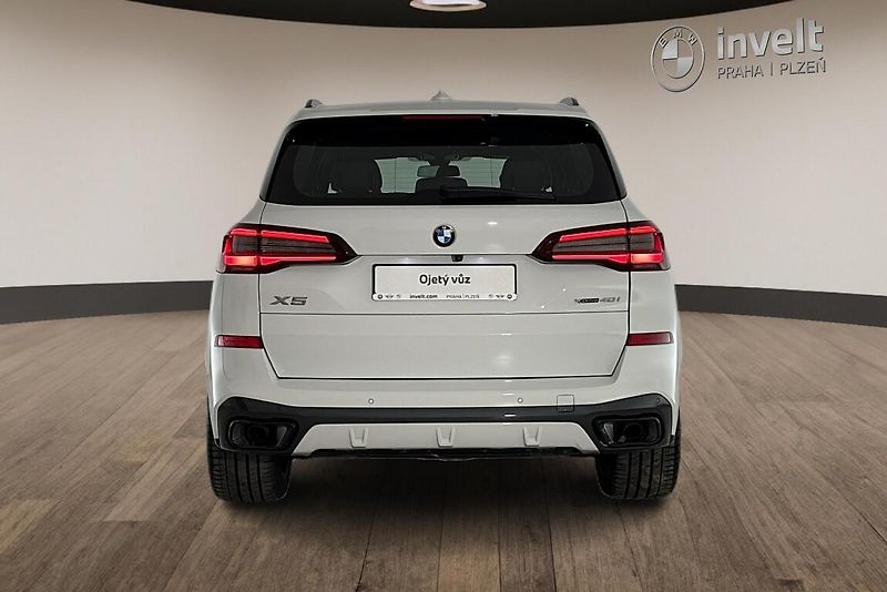 BMW X5 xDrive40i - fotka 4 z 27