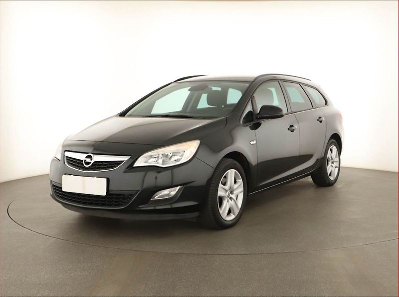Opel Astra (2011) 2.0 CDTI, Serv.kniha, Navi - fotka 2 z 13