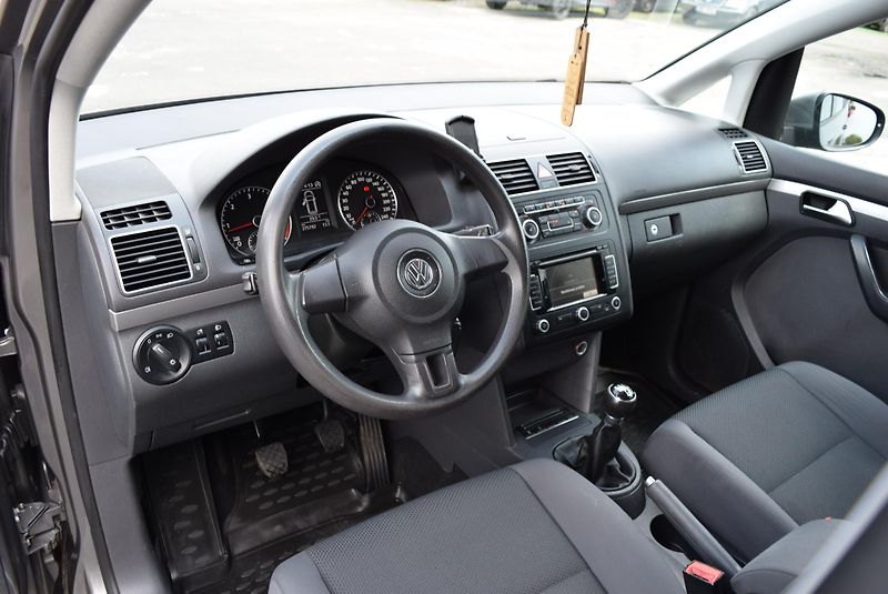 Volkswagen Touran (2010) 1.6TDI 77kw TRENDLINE BMT NAV  - fotka 22 z 48