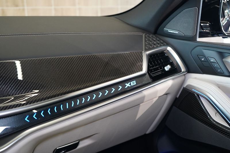 BMW X6 30d xDrive, Vzudch, Masáž - fotka 40 z 47