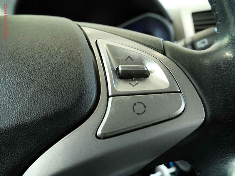 Hyundai ix20 (2015) 1.6 CVVT, 1.maj,ČR, Klima - fotka 16 z 21