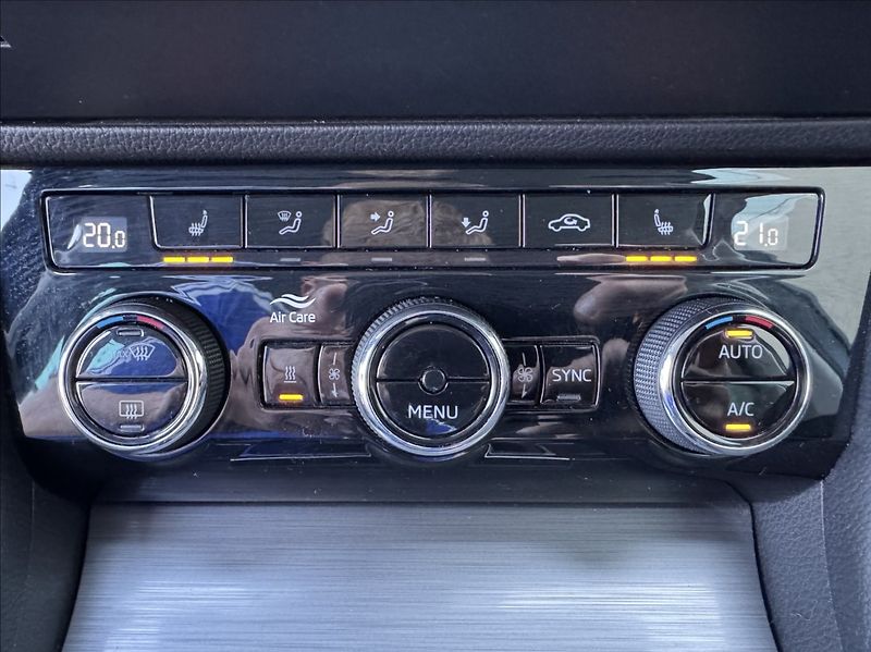 Škoda Superb 2,0 TDI DSG STYLE 1.maj. ČR - fotka 34 z 50