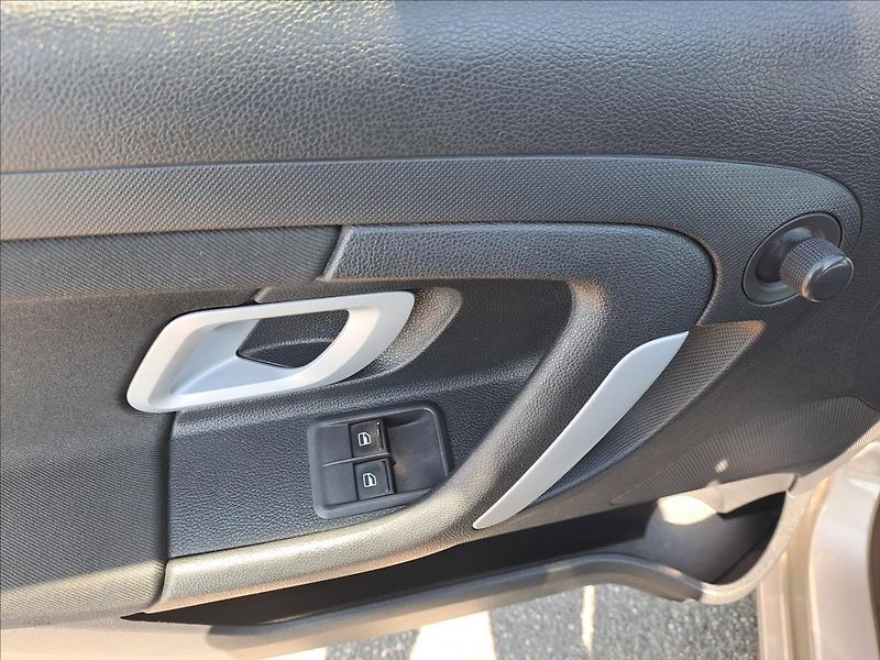 Škoda Fabia 1,4 i 16V KLIMA - fotka 10 z 14