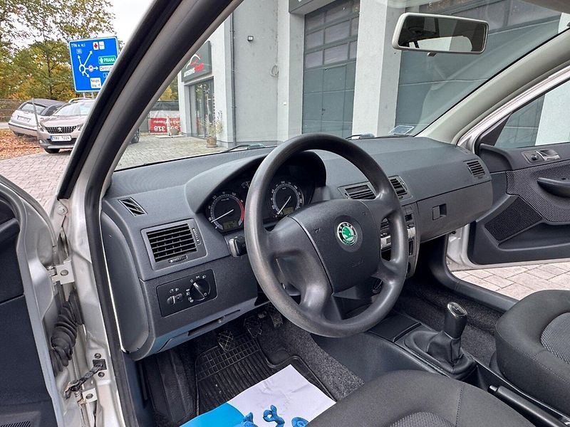 Škoda Fabia (2005) 1.4 - fotka 16 z 33