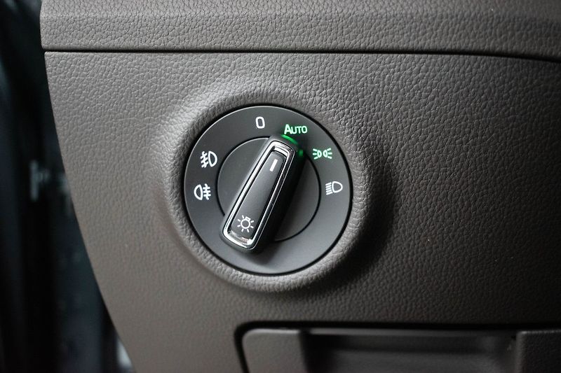 Škoda Superb 2.0 TDI L&K*2xKOLA*DSG*ACC*ČR* - fotka 20 z 42