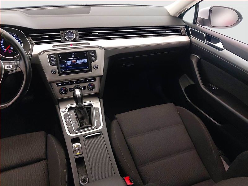 Volkswagen Passat (2017) 2.0 TDI, Automat, Tempomat - fotka 8 z 17