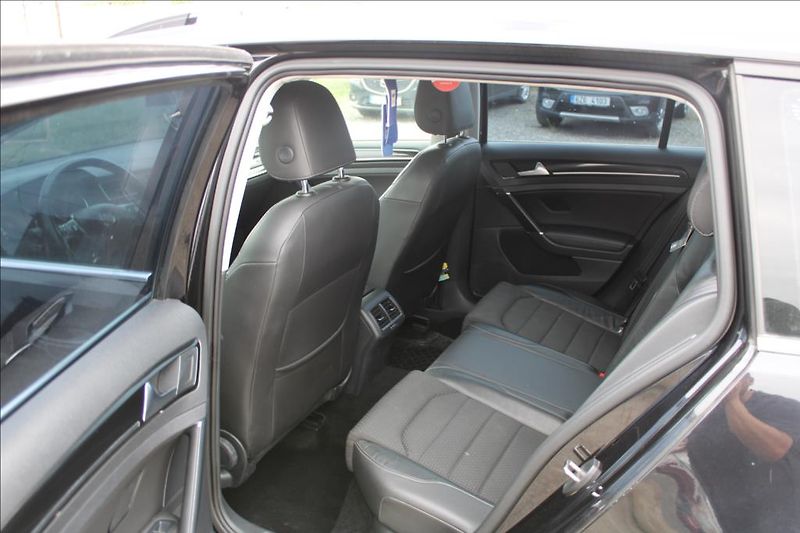 Volkswagen Golf 2,0 TDi  XENONY, AUTOMAT - fotka 11 z 29