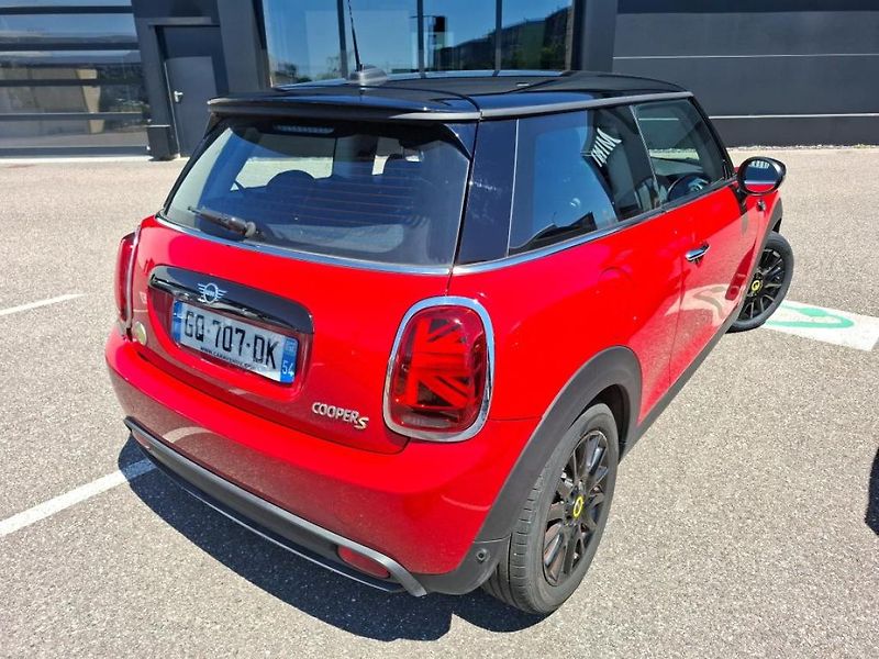 Mini Cooper SE - fotka 2 z 7
