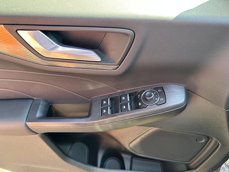 Ford Kuga Top Edition 2.5 HEV 132 kW - fotka 17 z 37