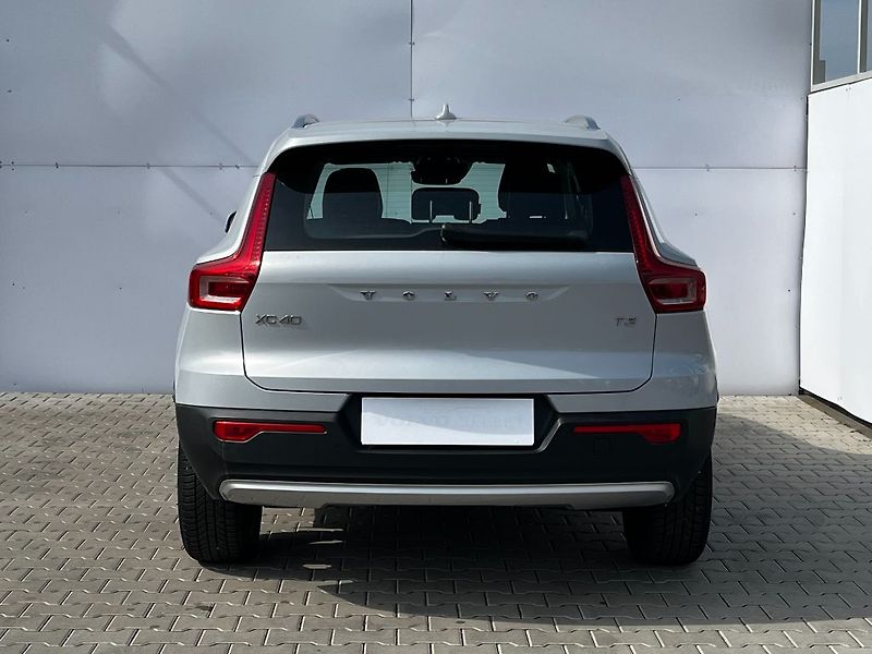 Volvo XC40 Momentum Pro T3 FWD 120kW - fotka 6 z 23