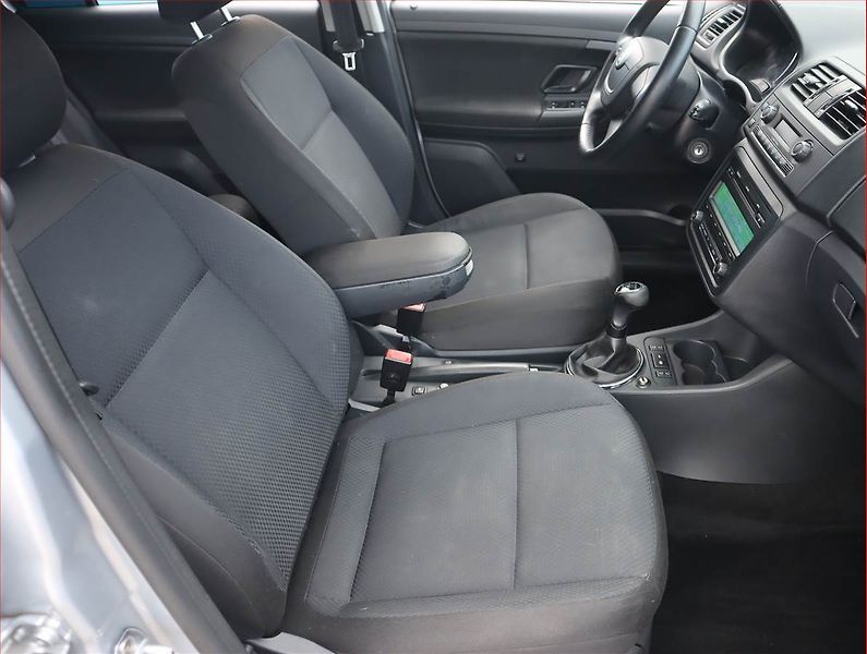 Škoda Fabia (2012) 1.2 TSI, Serv.kniha, Tempomat - fotka 9 z 16