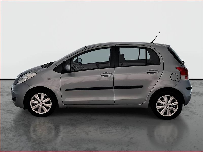 Toyota Yaris (2009) 1.33 Dual VVT-i, Serv.kniha - fotka 3 z 16