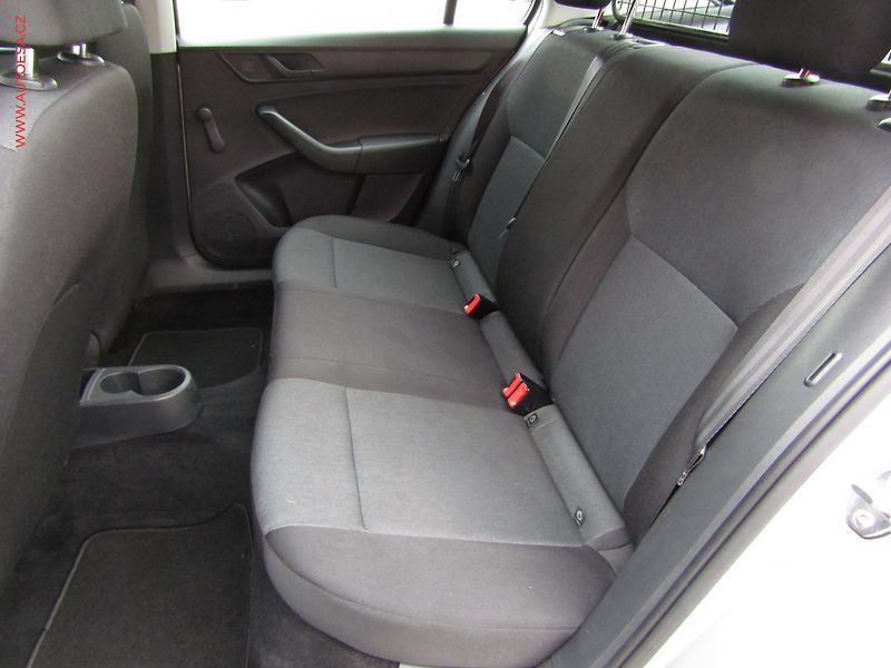 Škoda Rapid (2013) 1.2 TSi, 2.maj,ČR, AC, tažné - fotka 10 z 14
