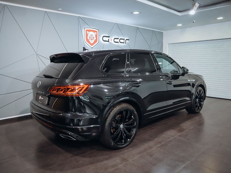 Volkswagen Touareg R-Line 4Motion 4.0 TDI 310kW - fotka 5 z 36