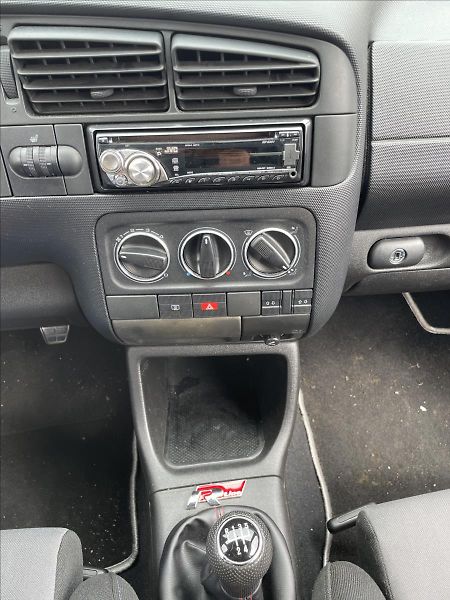 Volkswagen Golf 2,0i 85kW*Pěkný stav* - fotka 20 z 44
