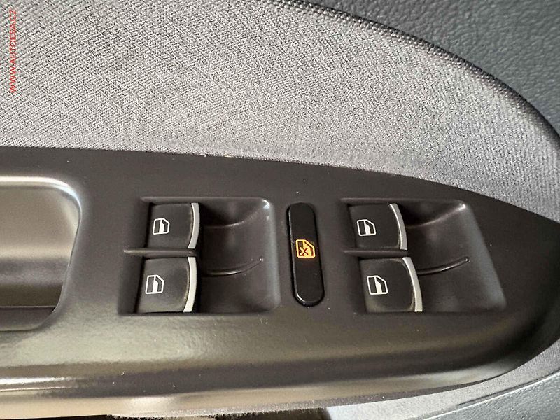 Volkswagen Touran (2014) 2.0 TDi, Comfortline, DSG - fotka 12 z 16
