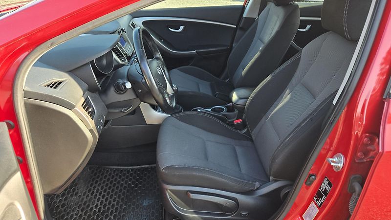 Hyundai i30 1.6GDI STYLE  99KW - fotka 23 z 44