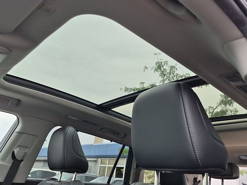 Toyota Highlander Executive 2,5 HEV 4x4 - fotka 24 z 27