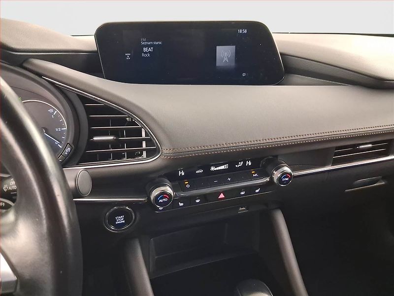 Mazda 3 (2021) 2.0 e-Skyactiv X - fotka 12 z 23