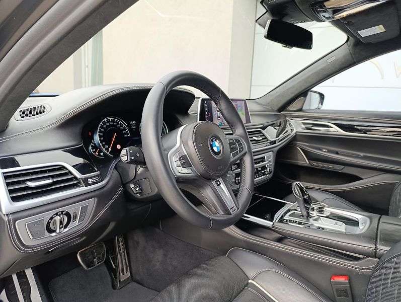 BMW Řada 7 750Ld BLACK FIRE ČR 1.MAJ - fotka 11 z 49