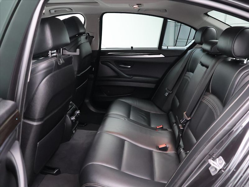 BMW Řada 5 3,0 D 190 kW X-Drive Luxury Li - fotka 13 z 35