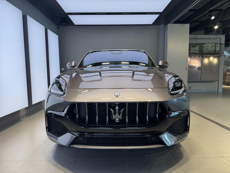 Maserati Grecale (2026) 300 HP *Ventilace*Matrix* - fotka 2 z 18