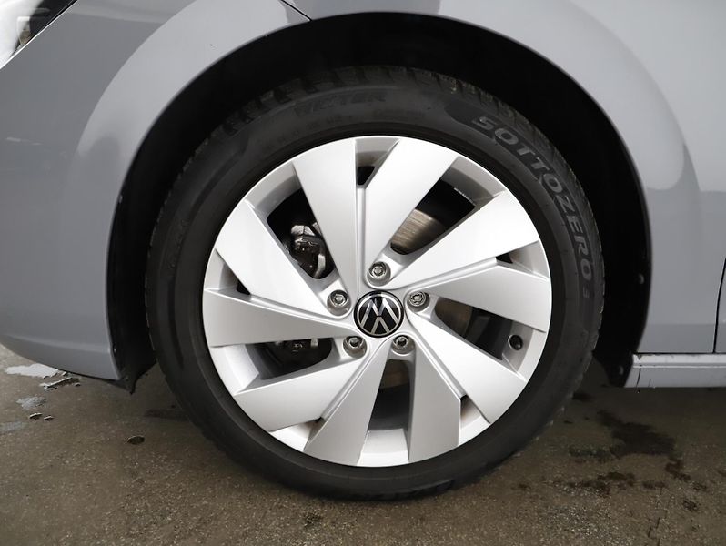 Volkswagen Golf 1.5eTSI 96kW STYLE - fotka 26 z 26