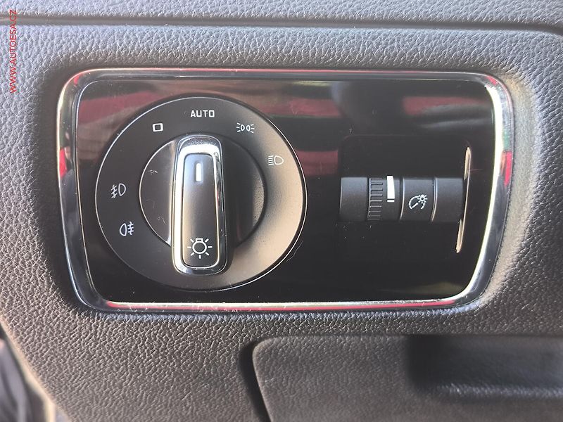 Škoda Superb (2015) 1.8 TSi 4X4, Ambition, navi - fotka 18 z 22