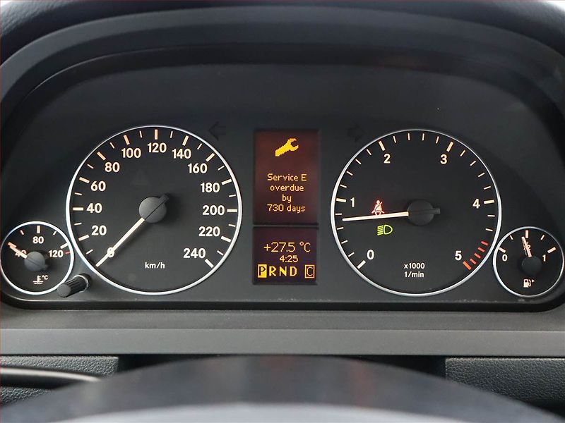 Mercedes-Benz Třídy A (2012) A 160 CDI , Automat, Tempomat - fotka 8 z 14