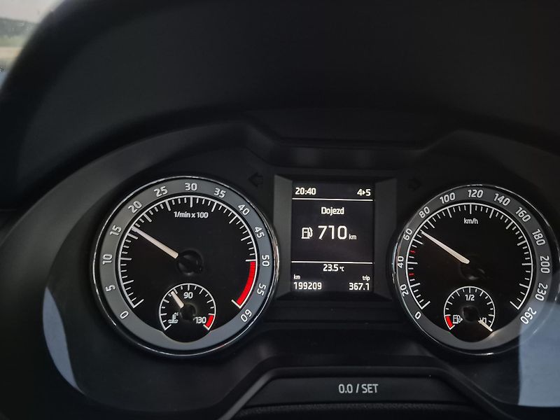 Škoda Karoq (2025) Karoq 1.5 tsi TOP selection  - fotka 29 z 29