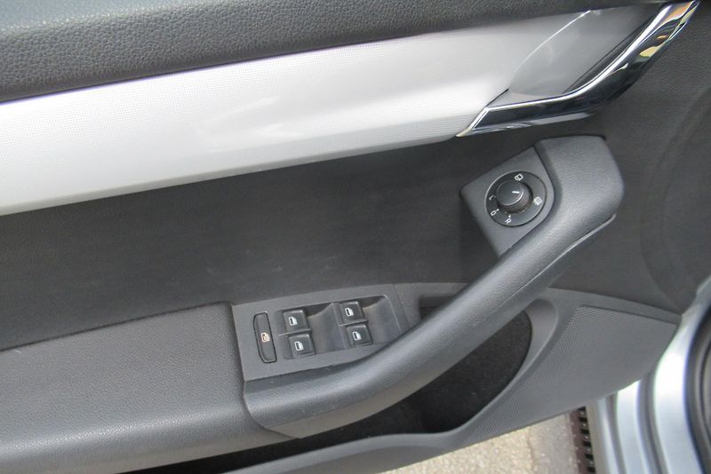 Škoda Octavia 1.6 TDi AUT.KLIMA ODPOČET DPH  - fotka 14 z 17