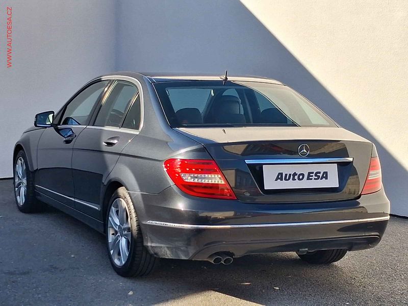 Mercedes-Benz Třídy C (2013) 2.0 CDI, 2.maj, AT, bixen. - fotka 6 z 17