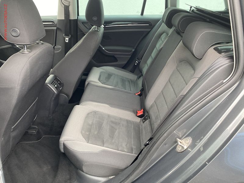 Volkswagen Golf (2018) 2.0 TDi, Highline, DSG, LED - fotka 10 z 19