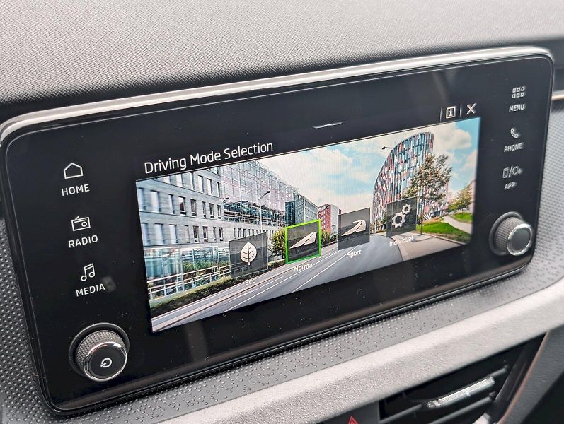 Škoda Scala (2025) 1,0 TSI / 85 kW DSG Top Select - fotka 22 z 29