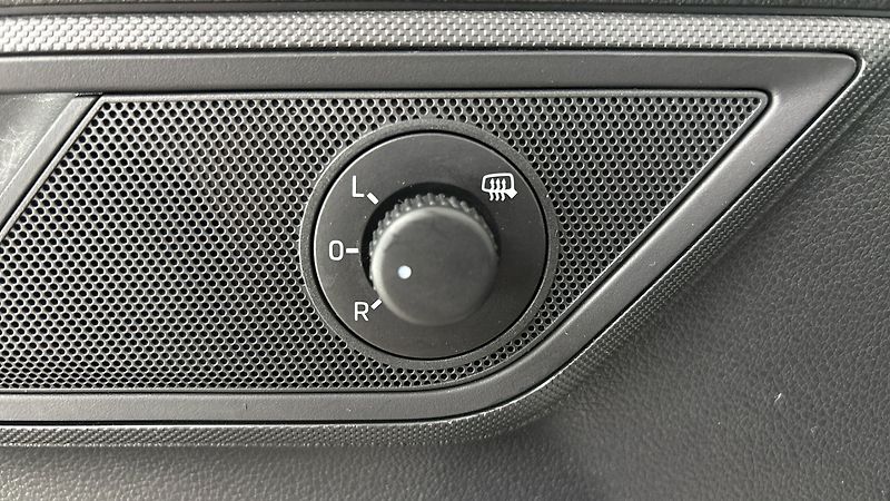 Škoda Fabia 1.0 TSI Ambition Combi - fotka 22 z 24