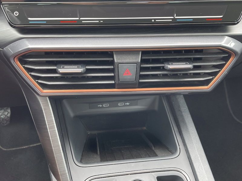 Cupra Formentor (2024) 1.5 TSI 110 kW DSG Basis - fotka 12 z 35