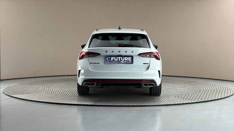 Škoda Octavia 2.0 TSI DSG RS Combi - fotka 5 z 26